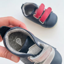 Load image into Gallery viewer, Bobux Step Up Leather Shoes Red Velcro (EU19)
