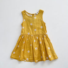 Load image into Gallery viewer, Mac &amp; Ellie Linen Dress Yellow Daisies (4y)

