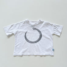 Load image into Gallery viewer, GRLFRND by The Girl Club White T-Shirt/ Snake (4y)
