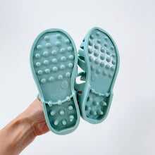 Load image into Gallery viewer, Hubble + Duke Blue Jelly Sandals (EU24)
