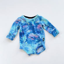 Load image into Gallery viewer, Kip &amp; Co Organic Bodysuit Blue Tie Dye (3-6m)
