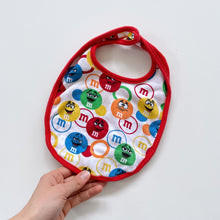 Load image into Gallery viewer, M&amp;M Bib Reversible (6-12m)
