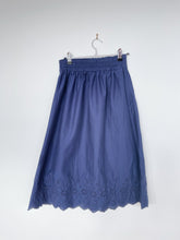 Load image into Gallery viewer, Uniqlo Broderie Skir Navy Midi (XS)

