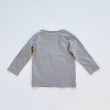 Load image into Gallery viewer, Baby Boden Pinguin L/S Top Grey (18-24m)
