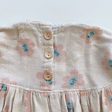 Load image into Gallery viewer, Noni Romper Oatmeal/ Peachy Flowers (0-3m)
