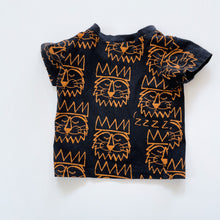 Load image into Gallery viewer, Minti T-Shirt Black/Orange Lion (3-6m)
