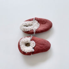 Load image into Gallery viewer, Nature Baby Lambskin Booties Pink (0-3m)
