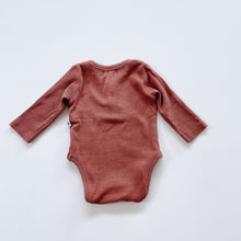 Load image into Gallery viewer, Burrow &amp; Be Organic L/S Bodysuit Rusty Brown (newborn)
