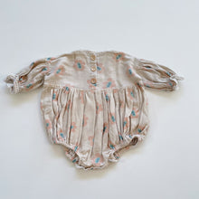 Load image into Gallery viewer, Noni Romper Oatmeal/ Peachy Flowers (0-3m)
