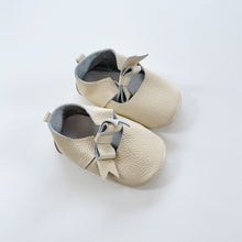 Load image into Gallery viewer, Beige Dressy Leather Soft Soles (EU19)
