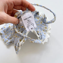 Load image into Gallery viewer, Blue Floral Romper Lace Details (0-3m)
