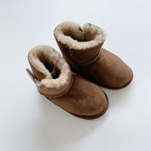 Load image into Gallery viewer, UGG Boots Tan (12-18m)
