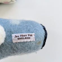 Load image into Gallery viewer, Handmade Felt Bunny Slippers (6-12m)
