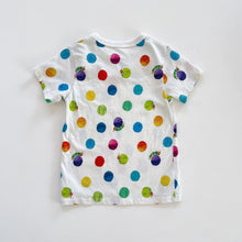 Load image into Gallery viewer, Uniqlo x World of Eric Carle TM Hungry Caterpillar T-Shirt (2y)
