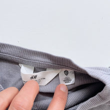 Load image into Gallery viewer, H&amp;M x Wizarding World Grey Rib T-shirt (12y)
