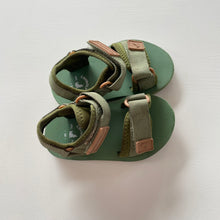 Load image into Gallery viewer, Crywolf Sandals Green Velcro (EU24)
