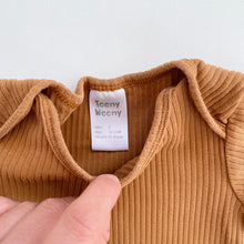 Load image into Gallery viewer, Teeny Weeny S/S Bodysuit Ribbed Tan (2y)

