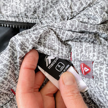 Load image into Gallery viewer, Macpac Reversible Spring Jacket Grey Speckled/ Black (4y)
