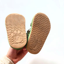 Load image into Gallery viewer, Crywolf Sandals Green Velcro (EU24)
