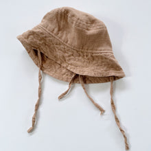 Load image into Gallery viewer, Mumma etc. Bondi Linen Bucket Hat (0-3m)

