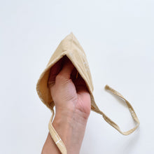 Load image into Gallery viewer, Buck &amp; Baa Organic Bonnet Pastel Yellow NWOT (0-3m)
