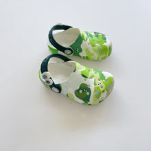 Load image into Gallery viewer, Crocs Green Camo Pattern (C7)
