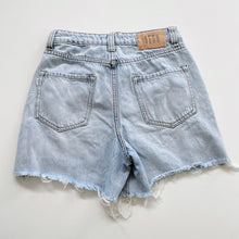 Load image into Gallery viewer, Desu Light Denim Raw Hem Shorts (14y/w6)
