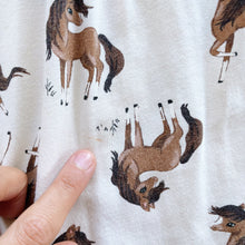 Load image into Gallery viewer, H&amp;M Horse Dress L/S + Matching Clip (5y)
