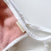Load image into Gallery viewer, Moss &amp; Wild Wool/Cotton Bonnet Pink/Cream (6-12m)
