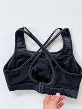 Load image into Gallery viewer, Movemami Nursing Sports Bra Black (M)
