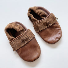 Load image into Gallery viewer, Brown Leather Slippers (EU19-20)
