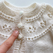 Load image into Gallery viewer, Handmade Lambswool Cardigan Cream *small flaw (3-6m)

