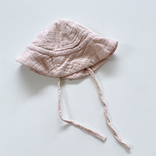 Load image into Gallery viewer, Nature Baby Organic Pink Sun Hat (m/ 3-6m)
