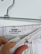 Load image into Gallery viewer, Cotton On Mom Jeans Beige/Tan Trim (AUS10)
