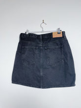 Load image into Gallery viewer, Calvin Klein Mini Skirt Black Denim (W29)
