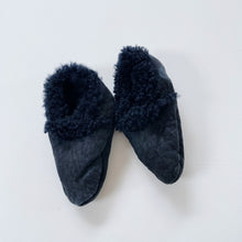 Load image into Gallery viewer, Nature Baby Booties Navy (3-6m)

