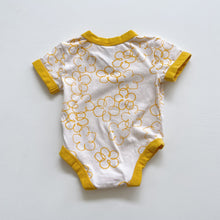 Load image into Gallery viewer, Bonds S/S Bodysuit Yellow Flowers (0-3m)
