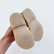 Load image into Gallery viewer, Young Soles Green Leather Sandals w/ Buckle NEW (EU22)
