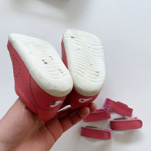 Load image into Gallery viewer, Bobux Step Up Grass Court Switch Guava / Silver (EU21 /UK 4.5/ US 5)
