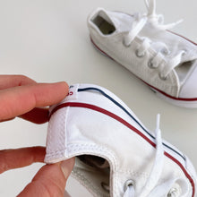 Load image into Gallery viewer, Converse White Shoes (US7/UK7/EU23/14cm)
