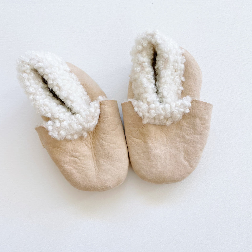 Nature Baby Lambskin Booties Cream NWOT (0-3m)