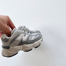Load image into Gallery viewer, New Balance 9060 LACE (US5/ UK 4.5/EU21)
