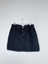 Load image into Gallery viewer, Calvin Klein Mini Skirt Black Denim (W29)

