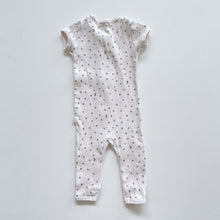 Load image into Gallery viewer, Wilson &amp; Frenchy Organic Romper Rib Beige/Green Stars (0-3m)
