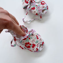 Load image into Gallery viewer, Country Road Floral Fabric Sandals (3-6m)

