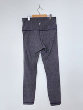 Load image into Gallery viewer, Lululemon High Rise Leggings Lilac Spotty Pattern (Lulu 6 = women S)
