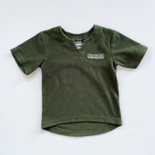 Load image into Gallery viewer, Hunting &amp; Fishing NZ Green Fleece T-Shirt (4y)
