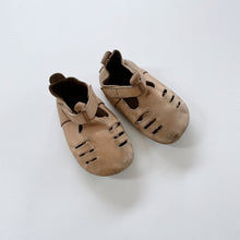 Load image into Gallery viewer, Bobux Soft Soles Tan Velcro Sandals (L/ EU20/ UK3.5/ US4.5)
