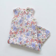 Load image into Gallery viewer, Bilbi Organic Cotton Sleeping Bag Peach Floral 2.5 TOG (3-12m)
