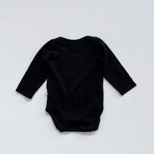 Load image into Gallery viewer, Mokopuna Merino B/W Bodysuit Kiwi (6-12m)
